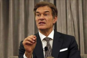 D&uuml;nyaca &uuml;nl&uuml; doktor Mehmet &Ouml;z'den kardeşi hakkında su&ccedil; duyurusu