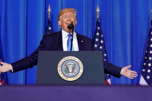İngiliz b&uuml;y&uuml;kel&ccedil;inin 'beceriksiz' yorumuna Trump'tan yanıt geldi