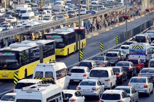 İBB Meclis &uuml;yesi Suat Sarı'dan İstanbul trafiğine 7 &ccedil;&ouml;z&uuml;m &ouml;nerisi