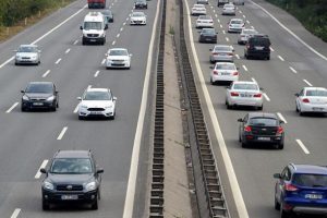 Kendi kendine şarj olabilen otomobil Ağustos'ta test edilecek