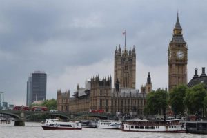 Londra'da 12 kişiyi yaralayan otob&uuml;s şof&ouml;r&uuml;ne hapis cezası
