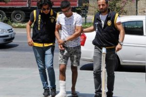 Ka&ccedil;arken ayağını kıran hırsız tutuklandı