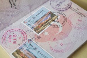 Varlık barışı s&uuml;resi uzatılıyor, yurt dışına &ccedil;ıkış harcı 50 TL'ye &ccedil;ıkıyor