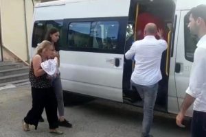 K&uuml;&ccedil;&uuml;k kızı kullanarak vurgun yaptılar