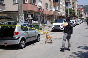 Trafikte yol vermeyen gence defalarca ateş etti