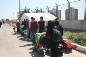 Bayramı &uuml;lkesinde ge&ccedil;iren Suriyeliden 13 bini T&uuml;rkiye'ye d&ouml;nd&uuml;