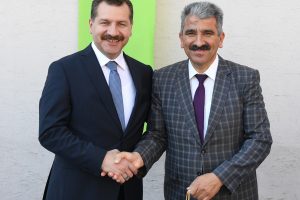 Balıkesir B&uuml;y&uuml;kşehir Belediyesi'nde bayrak değişimi