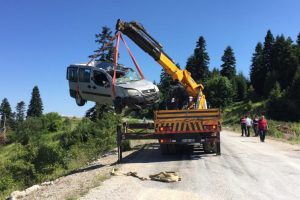 Cenaze yolunda kaza: 1 &ouml;l&uuml;, 4 yaralı