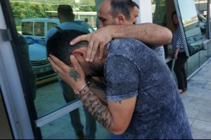 Evinde &ccedil;eşit &ccedil;eşit uyuşturucu ele ge&ccedil;en şahıs tutuklandı