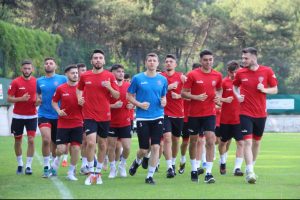 Kardemir Karab&uuml;kspor top başı yaptı