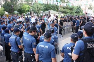 Emniyet m&uuml;d&uuml;r&uuml;nden HDP'liye : "Bu &uuml;lkede bir savaş yok, ter&ouml;rle m&uuml;cadele vardır."