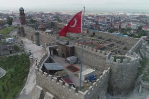 Erzurum Kalesi'nde tarih kazısı