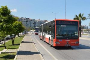 0-5 yaş arasında &ccedil;ocuğu bulunan ailelere ayda 10 binişlik ulaşım kartı