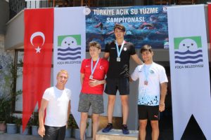 Su korkusunu yenip milli y&uuml;z&uuml;c&uuml; oldu