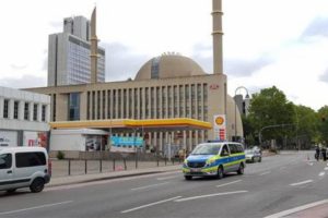 Almanya'daki Diyanet Merkezi'nde bomba ihbarı paniği