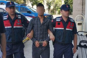 Cezaevi firarisi kız ka&ccedil;ırınca yakayı ele verdi!