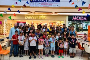 &Ccedil;orlu'da minikler satran&ccedil; şenliği d&uuml;zenlendi