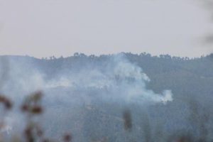 T&uuml;rkmendağı'ndan top&ccedil;u saldırısı: Dumanlar y&uuml;kseliyor!