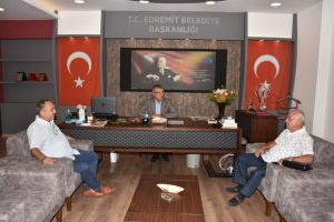TBMM eski Başkanı Cemil &Ccedil;i&ccedil;ek Edremit Belediye Başkanı Hasan Arslan'ı ziyaret etti