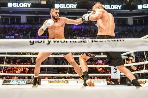D&uuml;nya Kick Boks Şampiyonu Samet Keser'in okuma azmi