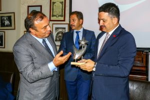Bakan Pakdemirli, Rusya'da su &uuml;r&uuml;nleri sekt&ouml;r temsilcileri ile bir araya geldi