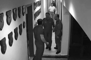 İddiaları reddetmişti, odada parmak izi &ccedil;ıktı