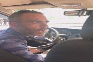 Kısa mesafeyi duyunca kadın yolcuyu ara&ccedil;tan indirmek istedi
