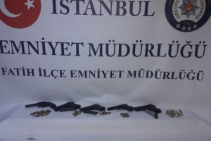 Fatih'te otele ka&ccedil;ak i&ccedil;ki operasyonu: 4 g&ouml;zaltı