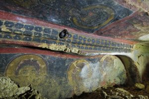 Yer altı şehrinde 800 yıllık kilise bulundu