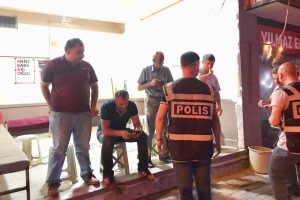 Bursa'da eğlence mekanlarına b&uuml;y&uuml;k baskın