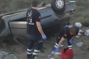 Takla atan otomobil şarampole d&uuml;şt&uuml;