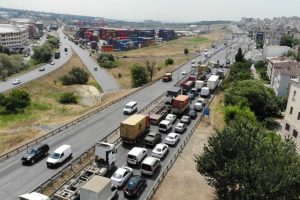 Beylikd&uuml;z&uuml;, Ambarlı Liman yolunu kilitleyen kaza