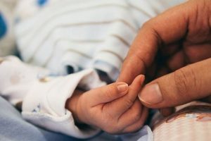 ABD'de ilk kez &ouml;l&uuml; don&ouml;rden nakledilen rahim ile doğum yapıldı