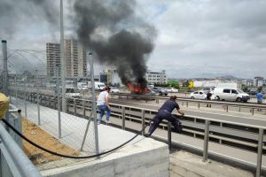 TEM otoyolunda l&uuml;ks cip alev alev yandı