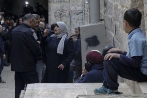 İsrail polisi Kud&uuml;s'te Filistinli bir aileyi zorla evinden &ccedil;ıkardı