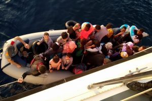 Didim'de bir gecede 73 g&ouml;&ccedil;men yakalandı