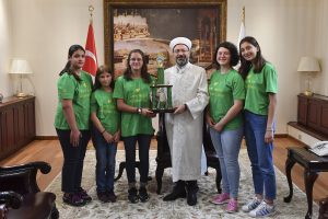 Diyanet İşleri Başkanı Erbaş, dereceye giren &ouml;ğrencileri kabul etti