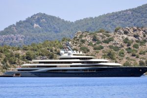 Amerikalı milyarder l&uuml;ks yatla Marmaris'e geldi!