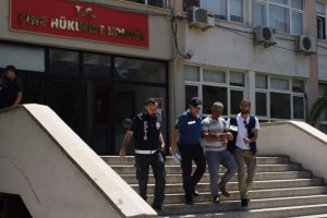 Aydın'da hırsızlıktan araması olan iki kişi yakalandı