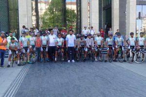 &Ouml;mer Halisdemir'in kabrine kadar pedal &ccedil;evirecekler