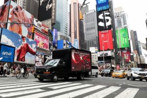 15 Temmuz New York'ta dijital ekranlı kamyonetle anlatıldı