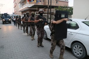 DHKP-C operasyonu: 8 g&ouml;zaltı kararı