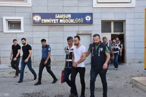 Tahliye s&ouml;z&uuml; verip r&uuml;şvet alan 8 ş&uuml;pheli adliyede