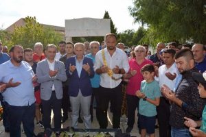 Başpehlivan G&uuml;rb&uuml;z, babasının kabrini ziyaret etti