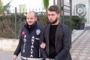 'Eşinin senden hamile olduğu ne malum?' deyince &ouml;ld&uuml;rd&uuml;!