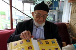 İl&ccedil;ede &ouml;lenlerin fotoğraflarını arşivliyor