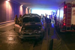 Bakırk&ouml;y'de zincirleme trafik kazası: 2 yaralı