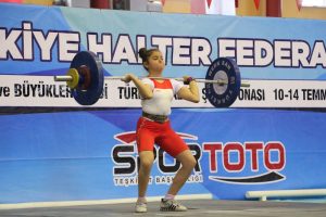 Sivas'ta d&uuml;zenlenen T&uuml;rkiye Halter Şampiyonası başladı