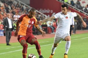 Akhisarspor'da G&uuml;ray ve Zeki'ye veda