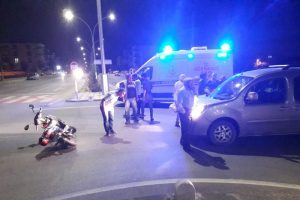 Hafif ticari ara&ccedil;la elektrikli bisiklet &ccedil;arpıştı
